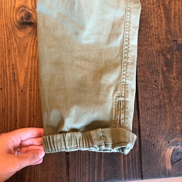 CAbi Olive Green Traveler Cargo Jogger Pants Utility Pockets Zippered Legs Sz 10 - Picture 8 of 13